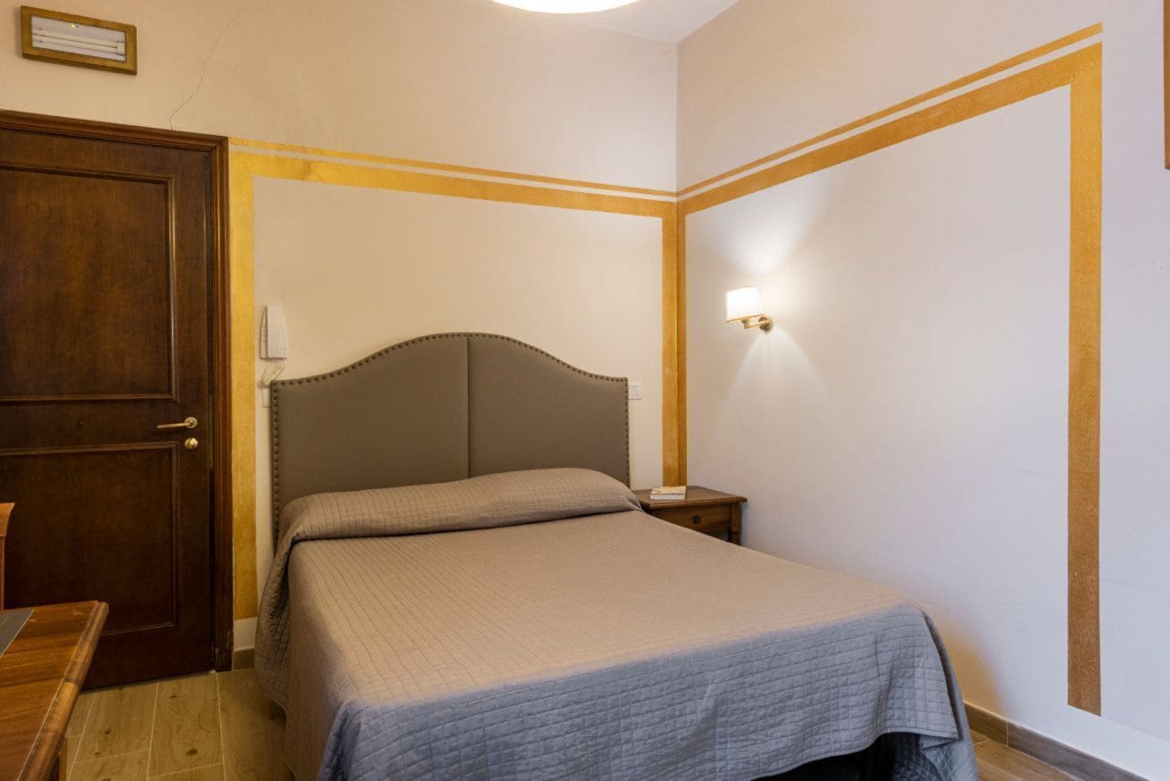 1 slaapkamer, een strijkplank/strijkijzer, gratis wifi, beddengoed