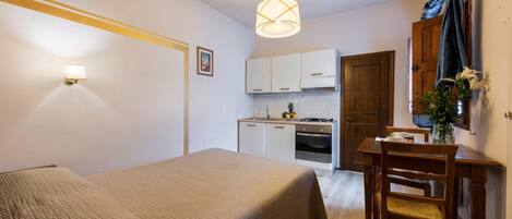 1 chambre, fer et planche à repasser, Wi-Fi gratuit, draps fournis