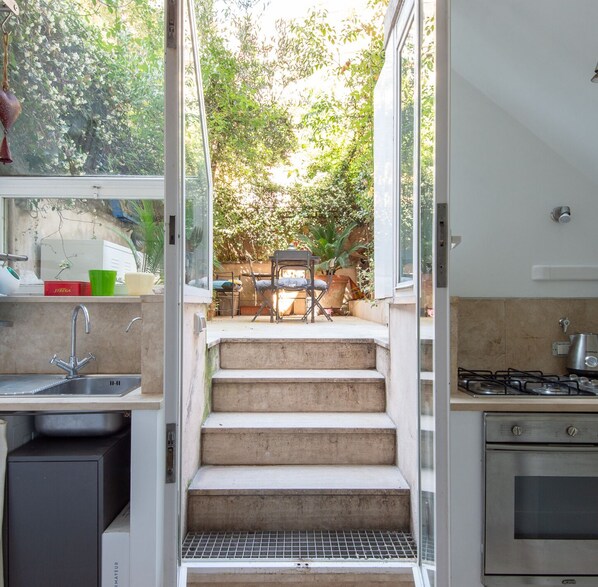 Kylskåp och kaffe- och tebryggare