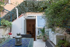 Outdoor dining - Central Station Garden Apartment (Roma)