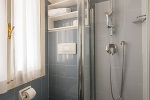 تجهيزات دش، مجففات شعر، مراحيض شطف، شامبو