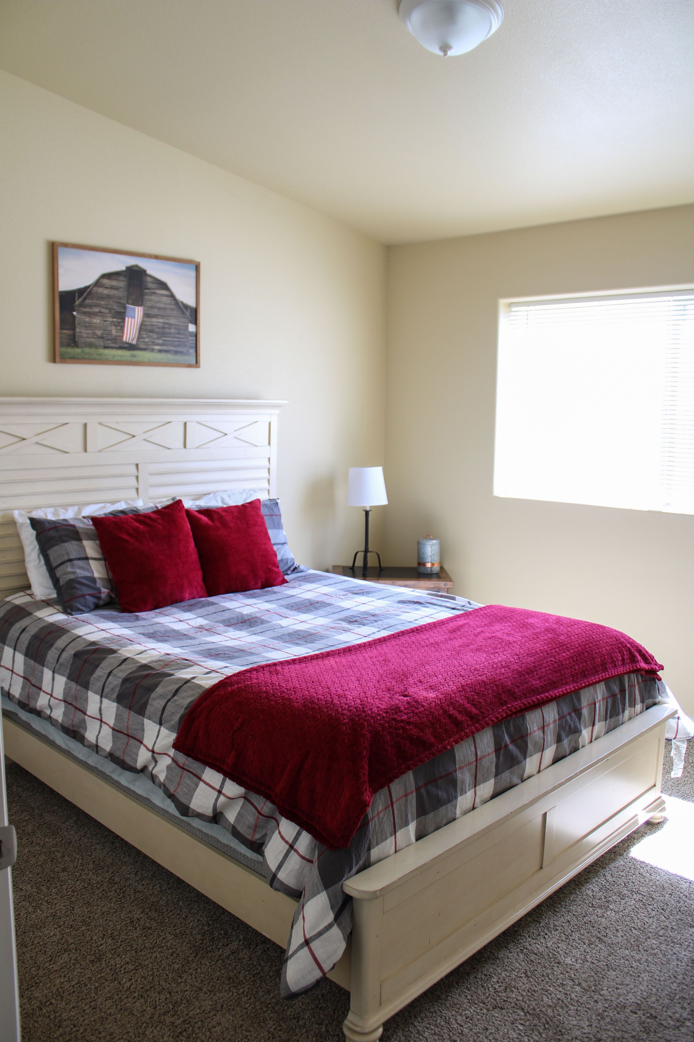 3 bedrooms, iron/ironing board, WiFi (free), bed sheets