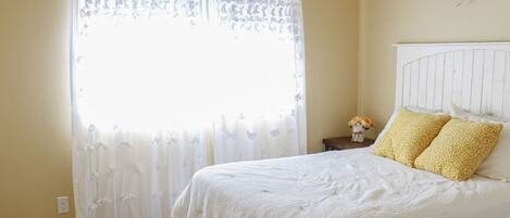 3 chambres, fer et planche à repasser, Wi-Fi gratuit, draps fournis