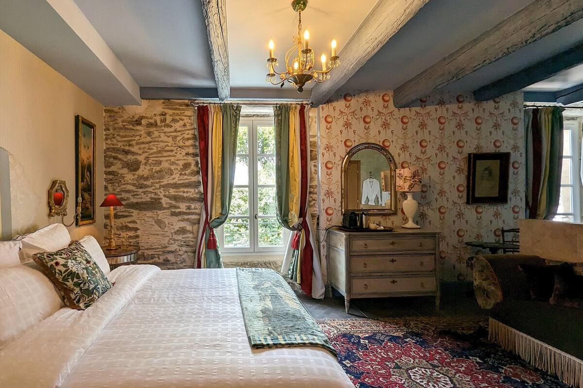 Suite Majestueuse, vue piscine | 5 chambres, draps italiens Frette, literie de qualité supérieure