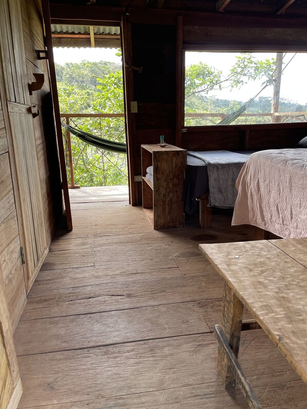 Individually furnished, bed sheets