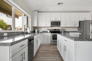 Micro-ondas, fogão, cooktop, lava-louças