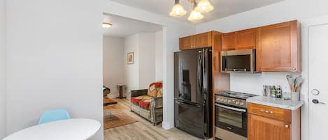 Appartamento Classic | Cucina privata | Frigorifero, microonde, forno, piano cottura