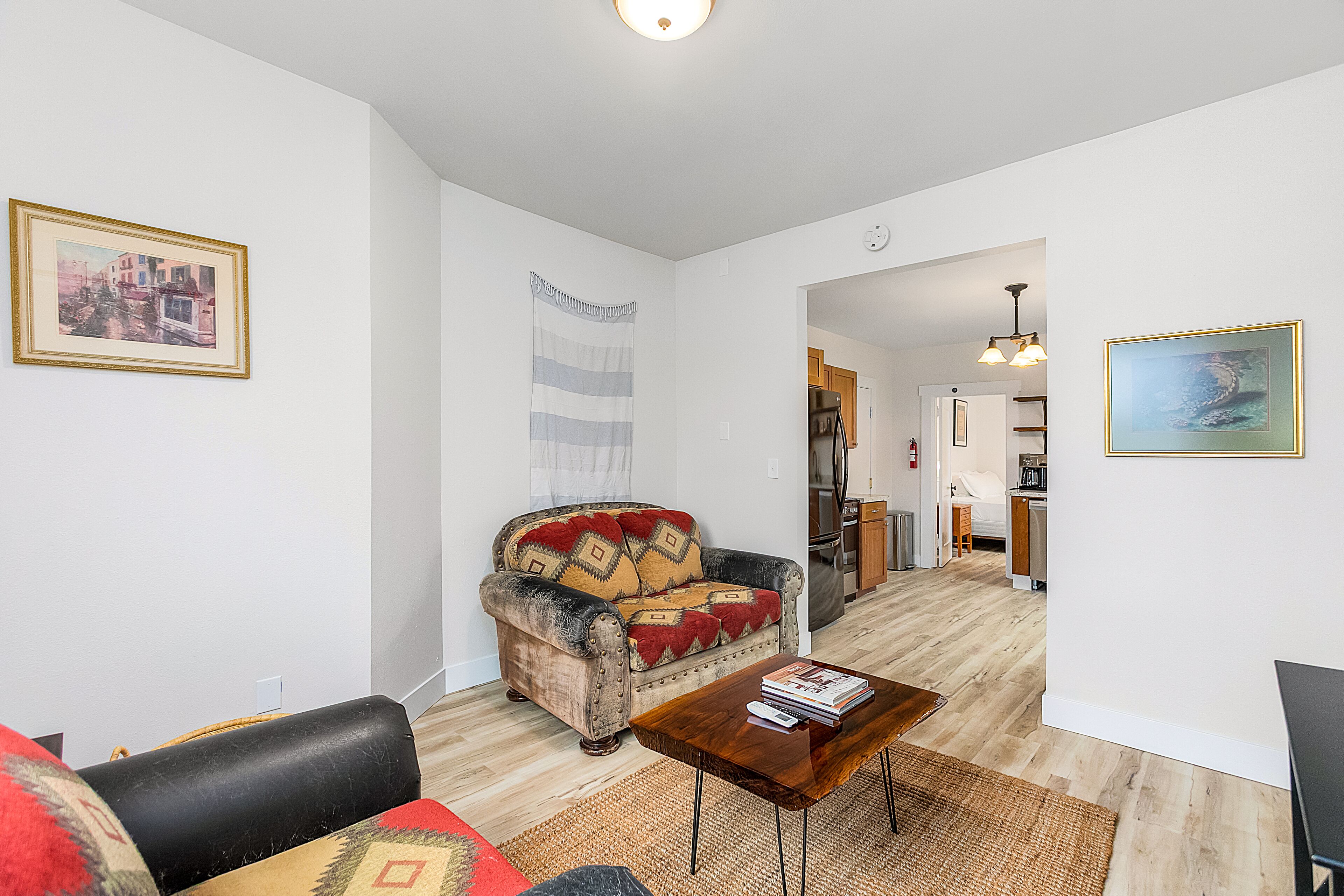 Classic-huoneisto | Oleskelualue | 40–tuumainen taulutelevisio, jossa digitaalikanavat