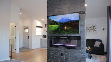 Smart TV y chimenea