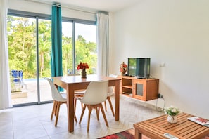Dining - Beachfront Apartment/Pool/Patio/Tropical Views/Elevated
 (Las Terrenas)