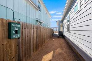 المنطقة المحيطة بالمنشأة