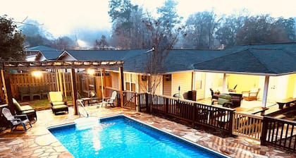 Backyard Oasis - Private Pool, gazebo, patio
