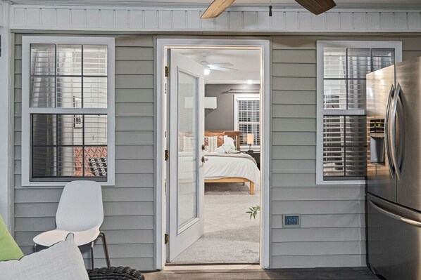 4 bedrooms, iron/ironing board, WiFi, bed sheets