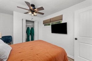 3 bedrooms, desk, iron/ironing board, free WiFi