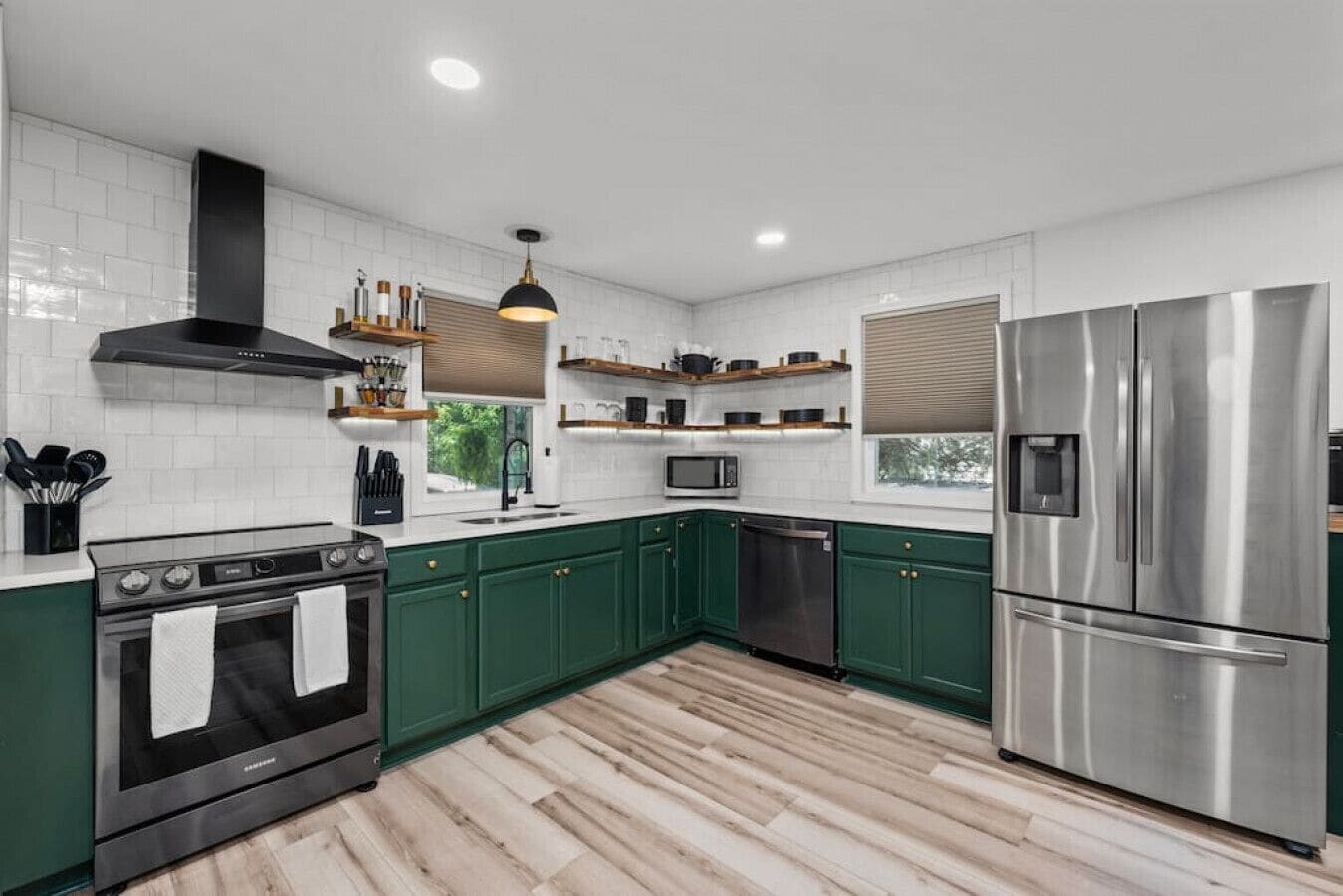 雪櫃、微波爐、焗爐、爐具