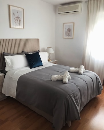 3 bedrooms, desk, iron/ironing board, travel cot. Piso Ideal Para Familias con Habitación Para Jugar los Niños