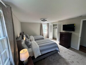 5 bedrooms, iron/ironing board, free WiFi, bed sheets