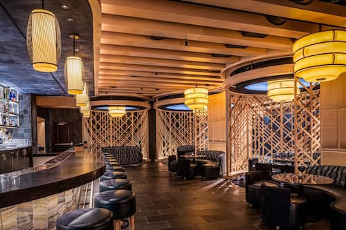 13 restaurants, breakfast, lunch, dinner served; Japanese cuisine