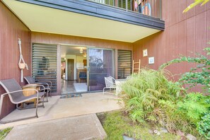 Terrace/patio - Kaunakakai Home at Molokai Shores w/ Pool! (Kaunakakai)