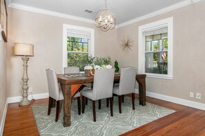 Dining - Gather House | 3/2, Fire-pit, Full Kitchen, Hot Tub (Fredericksburg)