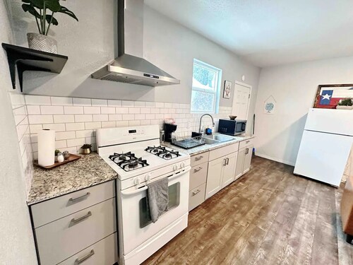 2BR Newly Remodeled Apartment 3min to Ft. Bliss
 