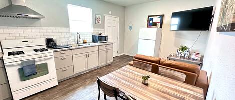 Refrigerador, microondas, horno, placa de cocina