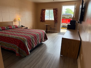 Full Bed Non-Smoking | Desk, free WiFi, bed sheets
