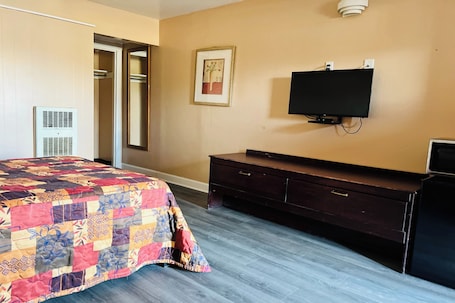 Ropa de cama de alta calidad, cubrecamas y colchones con pillow-top . Clayton House Motel