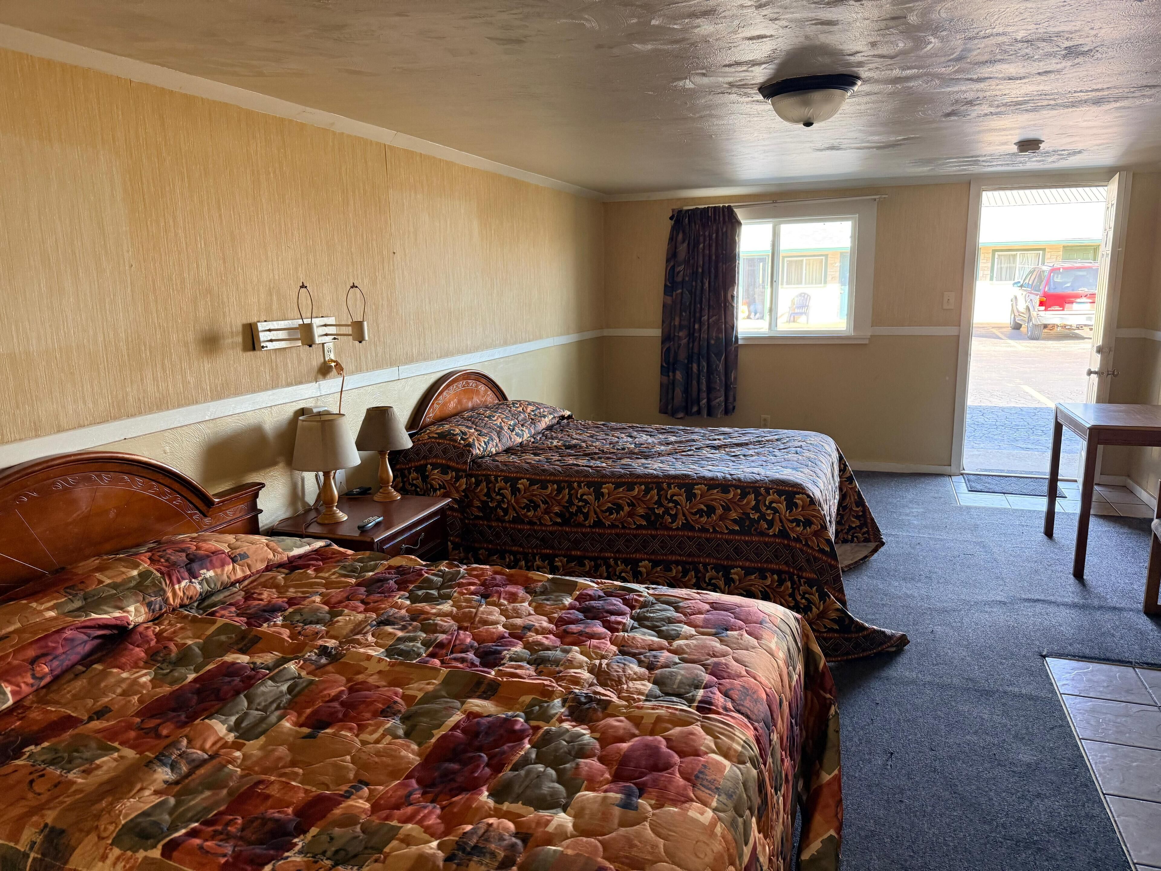 Sengetøy av topp kvalitet, dundyner og senger med overmadrass