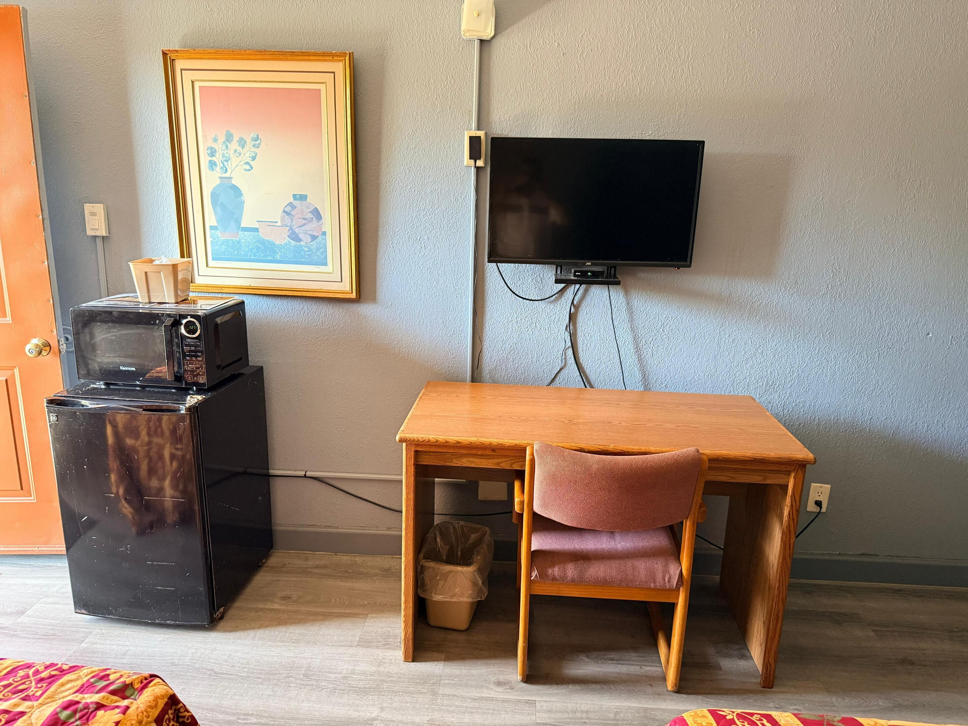 Standard Room, 1 Double Bed, Non Smoking | Premium bedding, down comforters, pillowtop beds, desk