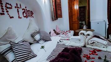 11 chambres, fer et planche à repasser, Wi-Fi, draps fournis