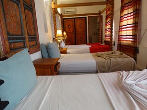 11 bedrooms, iron/ironing board, WiFi, bed sheets - Wonderfull Riad in the heart of Marrakech up to 28 People with all comfort  (Marrakesh,)