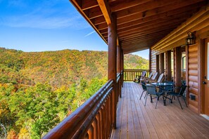 Property grounds - Splash of Gatlinburg - Luxury Cabin in Gatlinburg! (Gatlinburg)