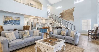 Restful Getaway with Boat Parking, Hot Tub, Free Attraction Tickets & 1 Mile to State Park Marina