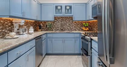 Conveniently Located Downtown Condo with Garden!