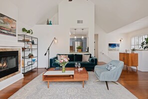 TV, fireplace, books, stereo