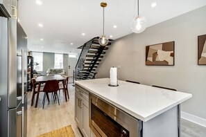 Interior - Modern Downtown 5BD/3BTH + Roof Deck - Sleeps 10 (Philadelphia)