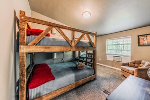 3 bedrooms, free WiFi, bed sheets
