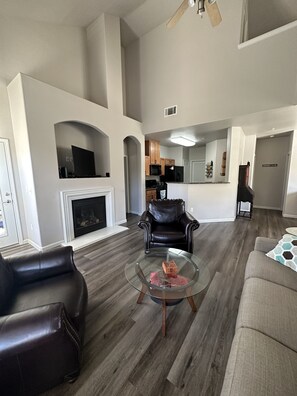 Smart TV, fireplace