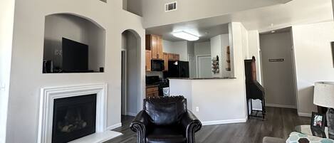 Smart TV, fireplace