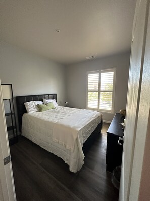 3 chambres, fer et planche à repasser, Wi-Fi, draps fournis