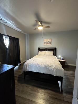 3 chambres, fer et planche à repasser, Wi-Fi, literie fournie