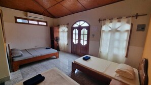 Chambre Familiale | Espace de travail pour ordinateur portable, Wi-Fi gratuit