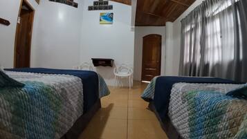 Espacio para trabajar con laptop y wifi gratis