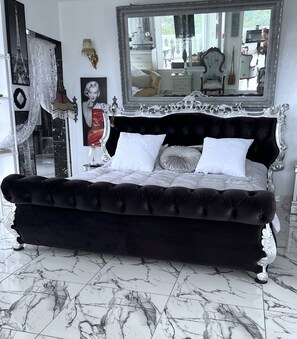 1 soverom, strykejern/-brett, wi-fi (inkludert) og sengetøy