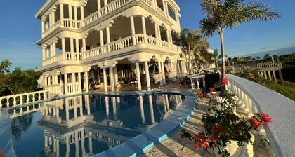 Penthouse #20: Romantic Suite with 360° Ocean View