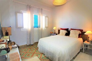 2 slaapkamers, een strijkplank/strijkijzer, gratis wifi, beddengoed