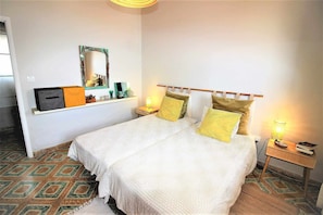2 slaapkamers, een strijkplank/strijkijzer, gratis wifi, beddengoed