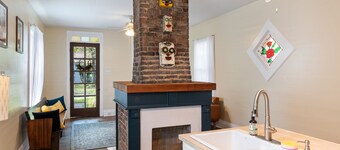 Old Dauphin Way Historic Home short walk downtown