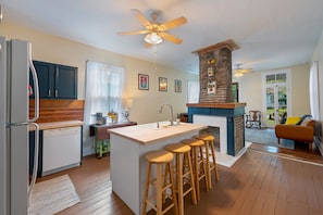 Private kitchen - Old Dauphin Way Historic Home short walk downtown (Mobile)